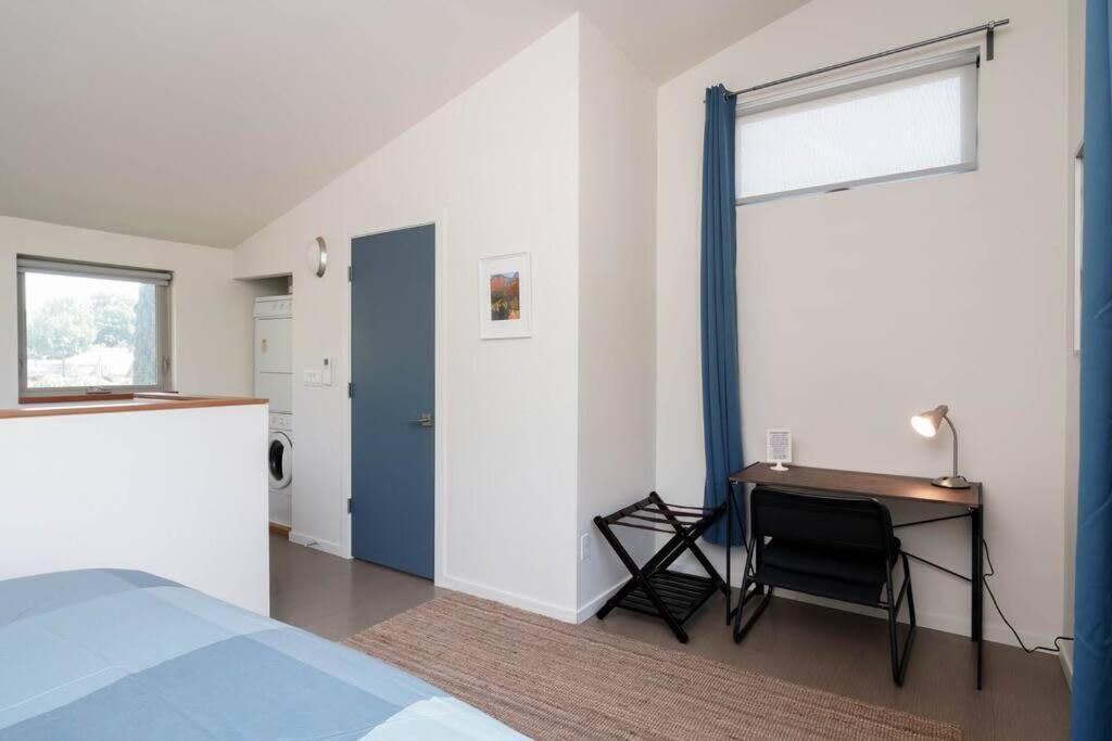 #stayinmydistrict Buckman Open Loft-style Townhome Holiday home