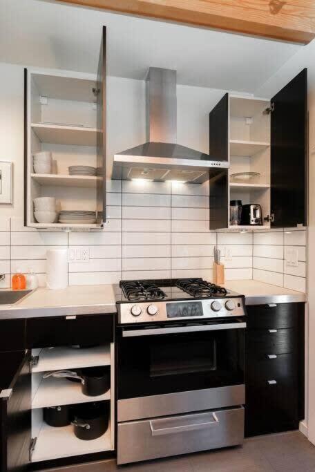 #stayinmydistrict Buckman Open Loft-style Townhome
