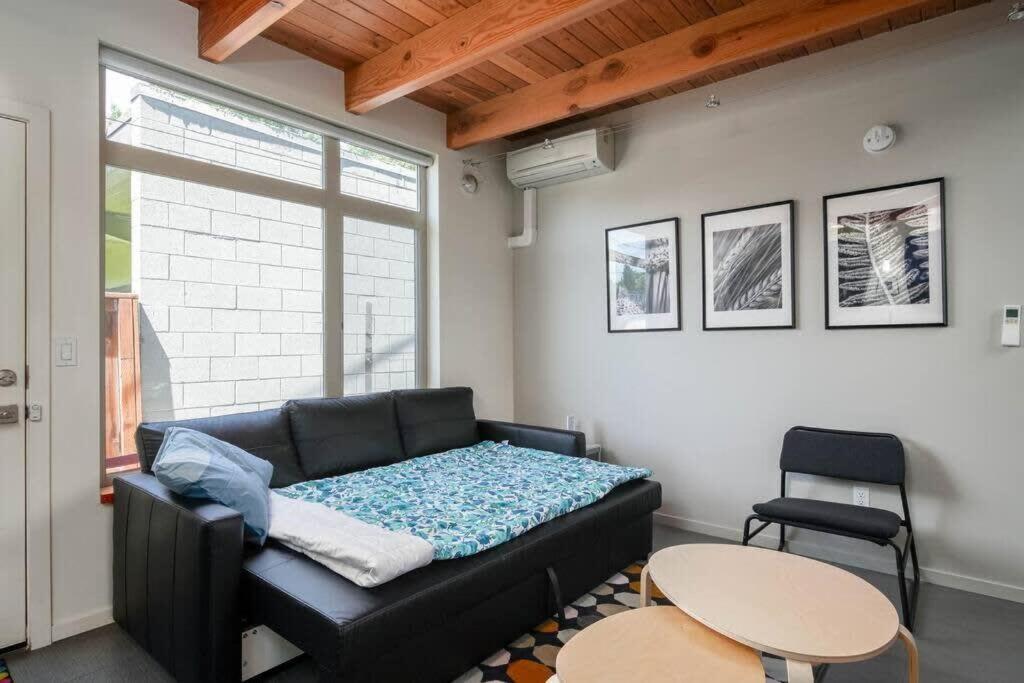 #stayinmydistrict Buckman Open Loft-style Townhome