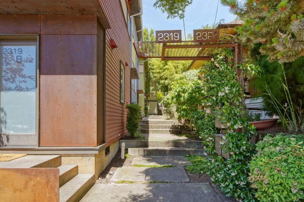 #stayinmydistrict Buckman Open Loft-style Townhome *